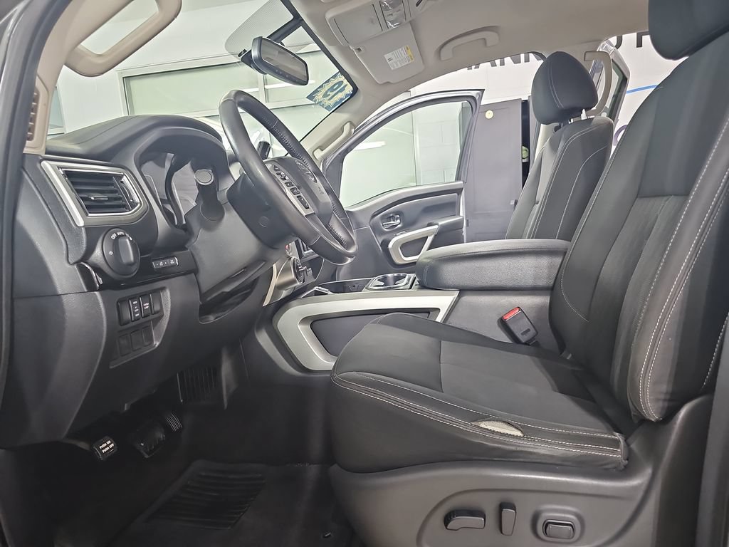 Used 2019 Nissan Titan SV w/ SV Convenience Package AWD/4WD image 18