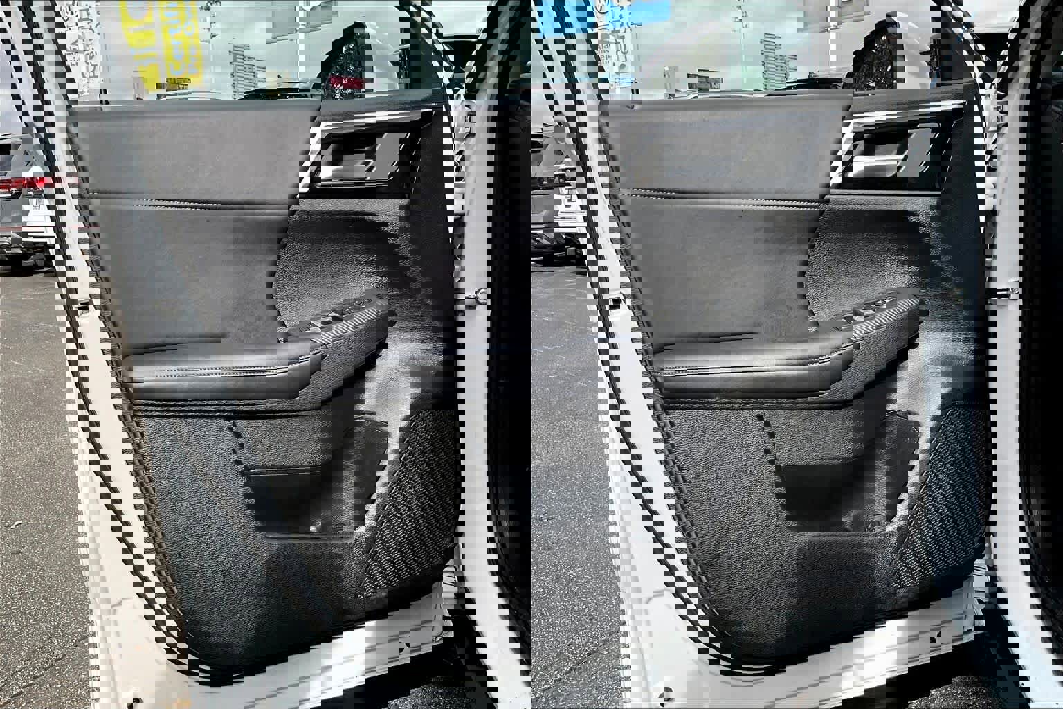 Used 2023 Mitsubishi Outlander SE image 21