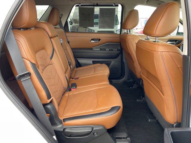 Used 2025 Nissan Pathfinder Platinum w/ Cargo Package image 34
