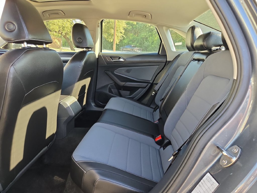 Used 2026 Volkswagen Jetta SE FWD image 28