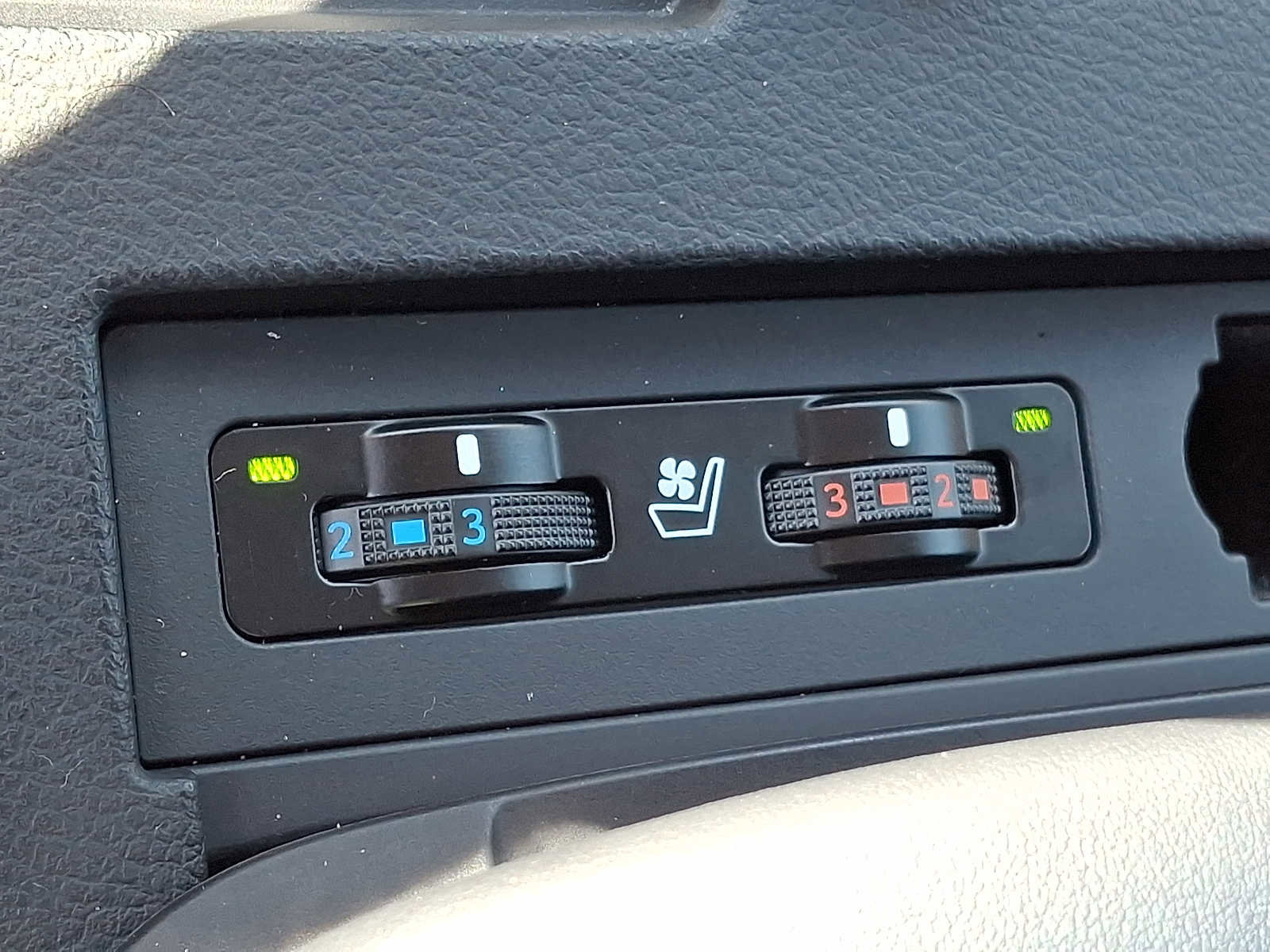 Used 2013 Lexus RX 350 AWD w/ Navigation Pkg image 22