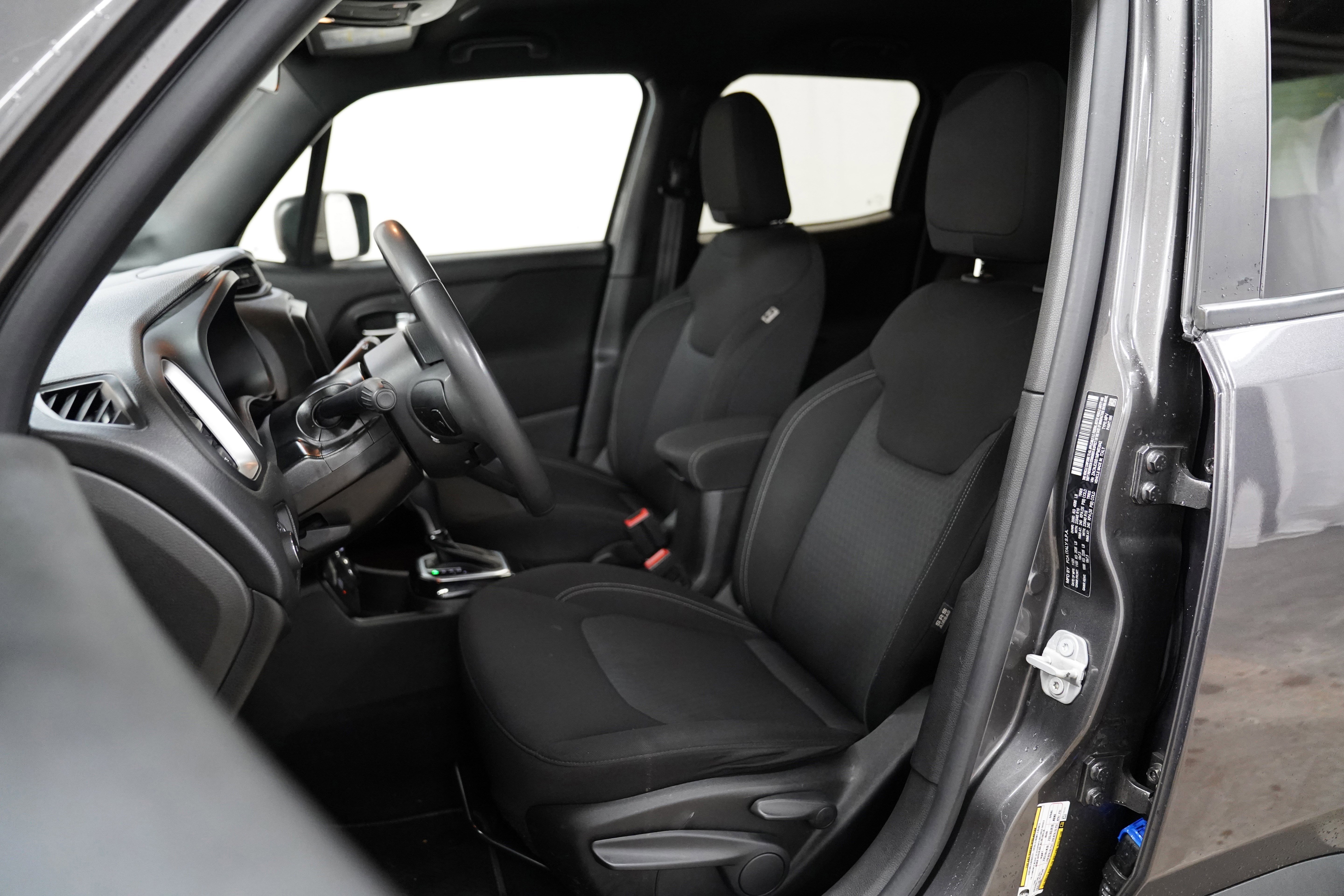 Used 2021 Jeep Renegade Latitude image 4