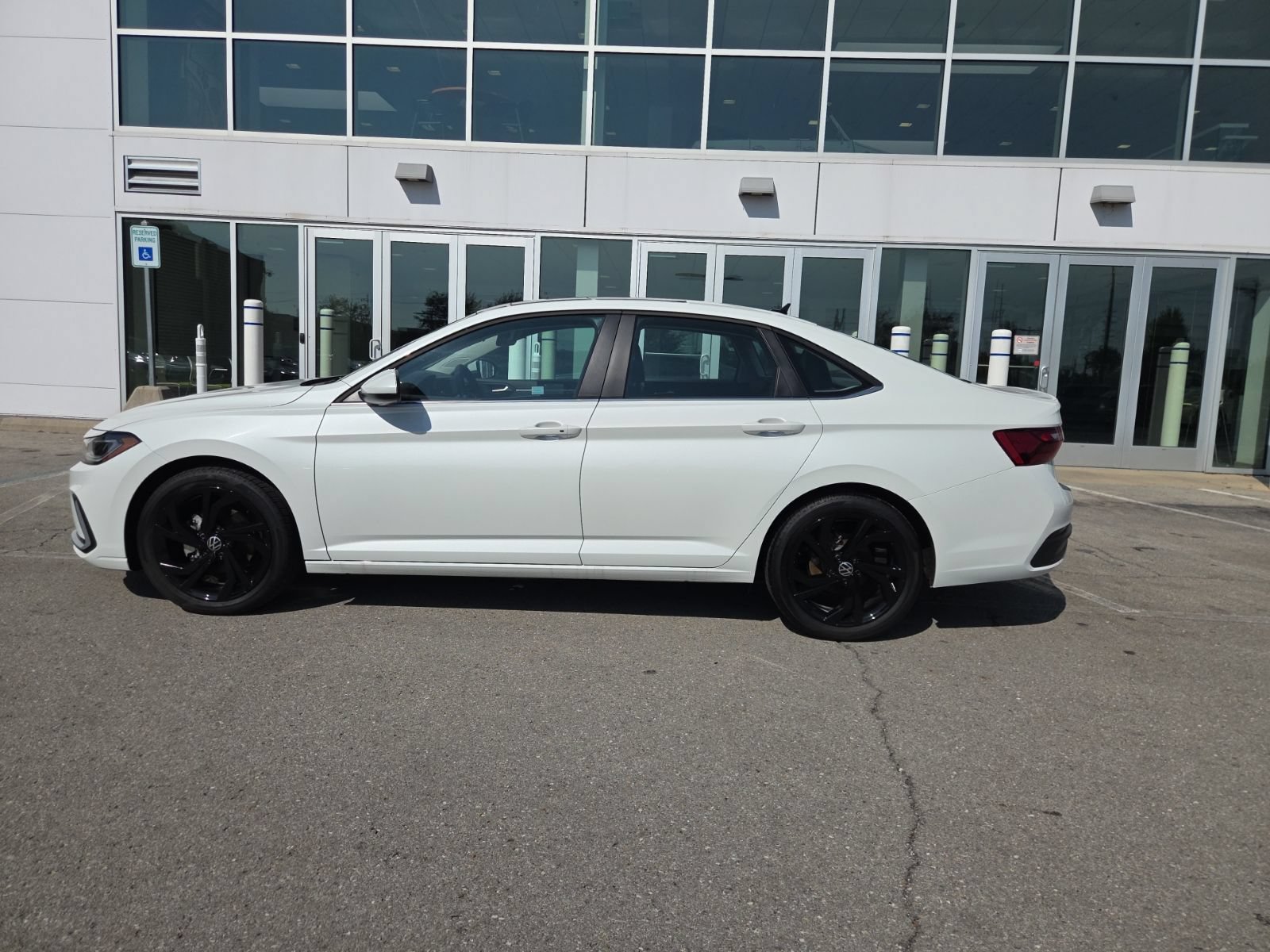 Used 2026 Volkswagen Jetta SE w/ Black Wheel Package FWD image 10