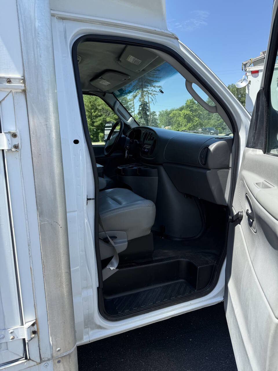 Used 2008 Ford E-350 and Econoline 350 Super Duty image 7