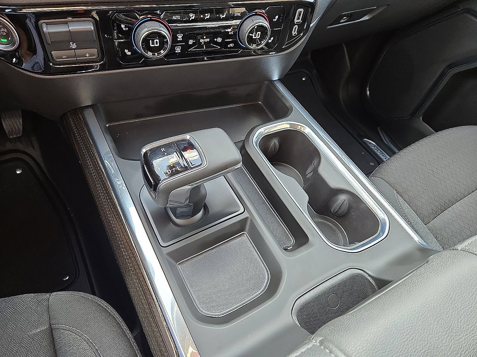 Used 2025 Chevrolet Silverado 1500 LT Trail Boss w/ LPO, Dark Essentials Package AWD/4WD image 31