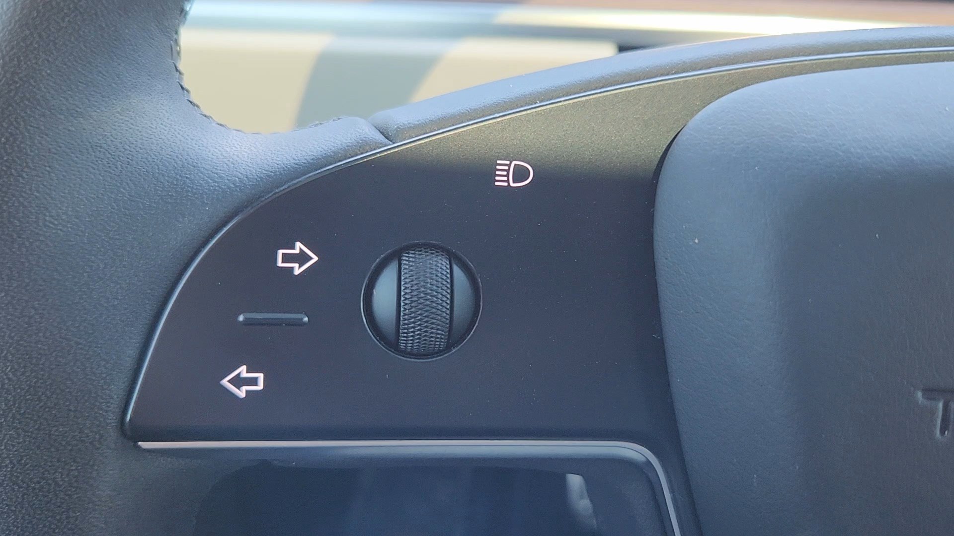 Used 2025 Tesla Model X image 12