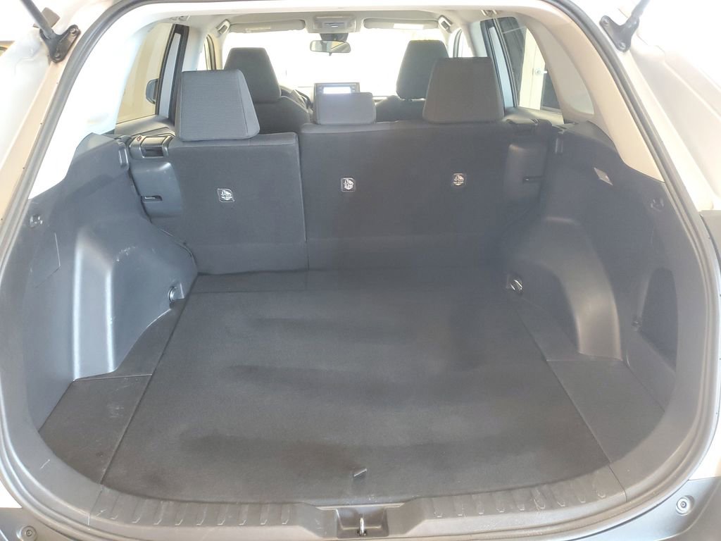 Used 2019 Toyota RAV4 LE image 8
