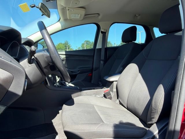 Used 2017 Ford Focus SE w/ Cold Weather Package FWD image 18