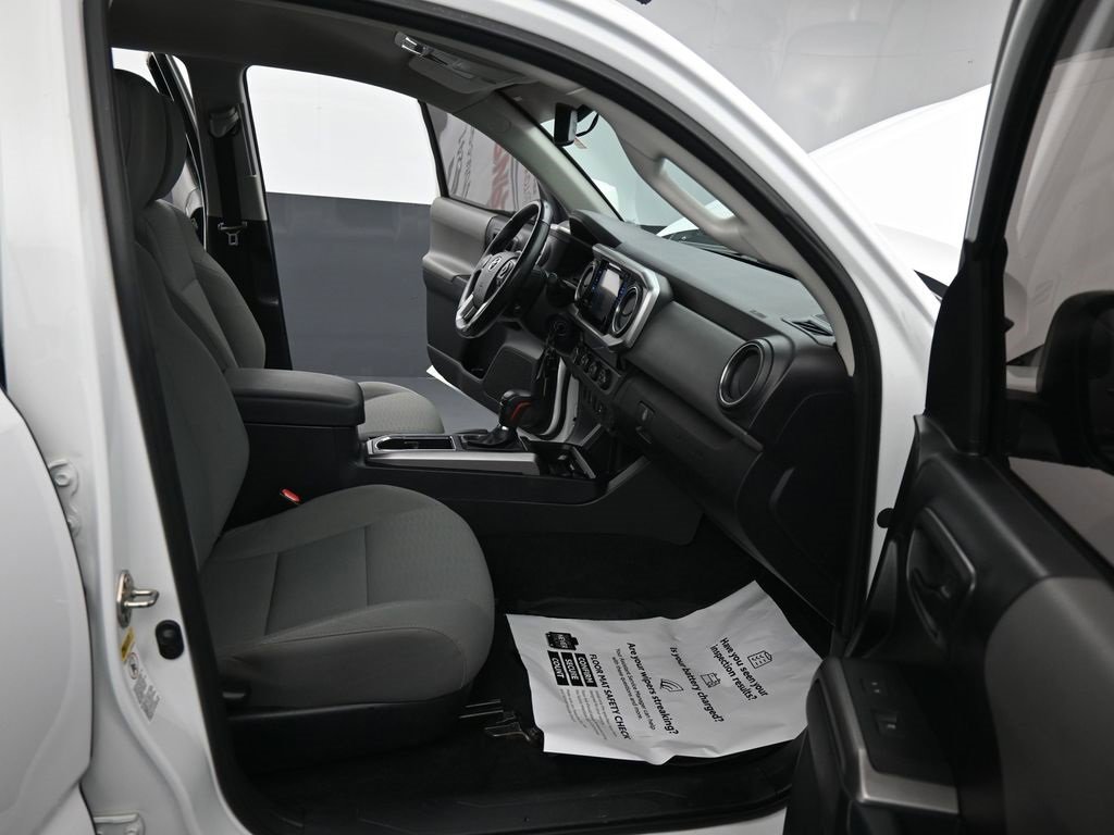 Used 2017 Toyota Tacoma SR5 w/ Tow Package image 23