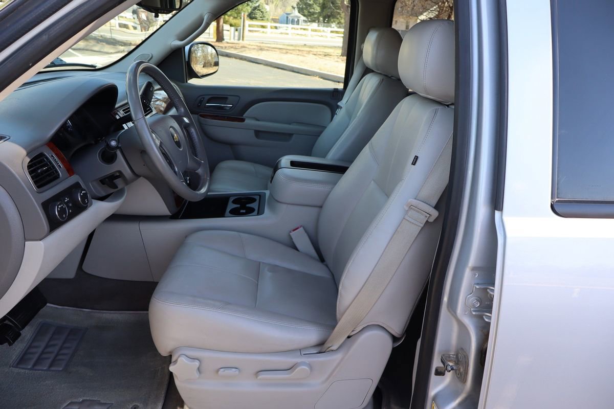 Used 2013 Chevrolet Suburban LT image 19