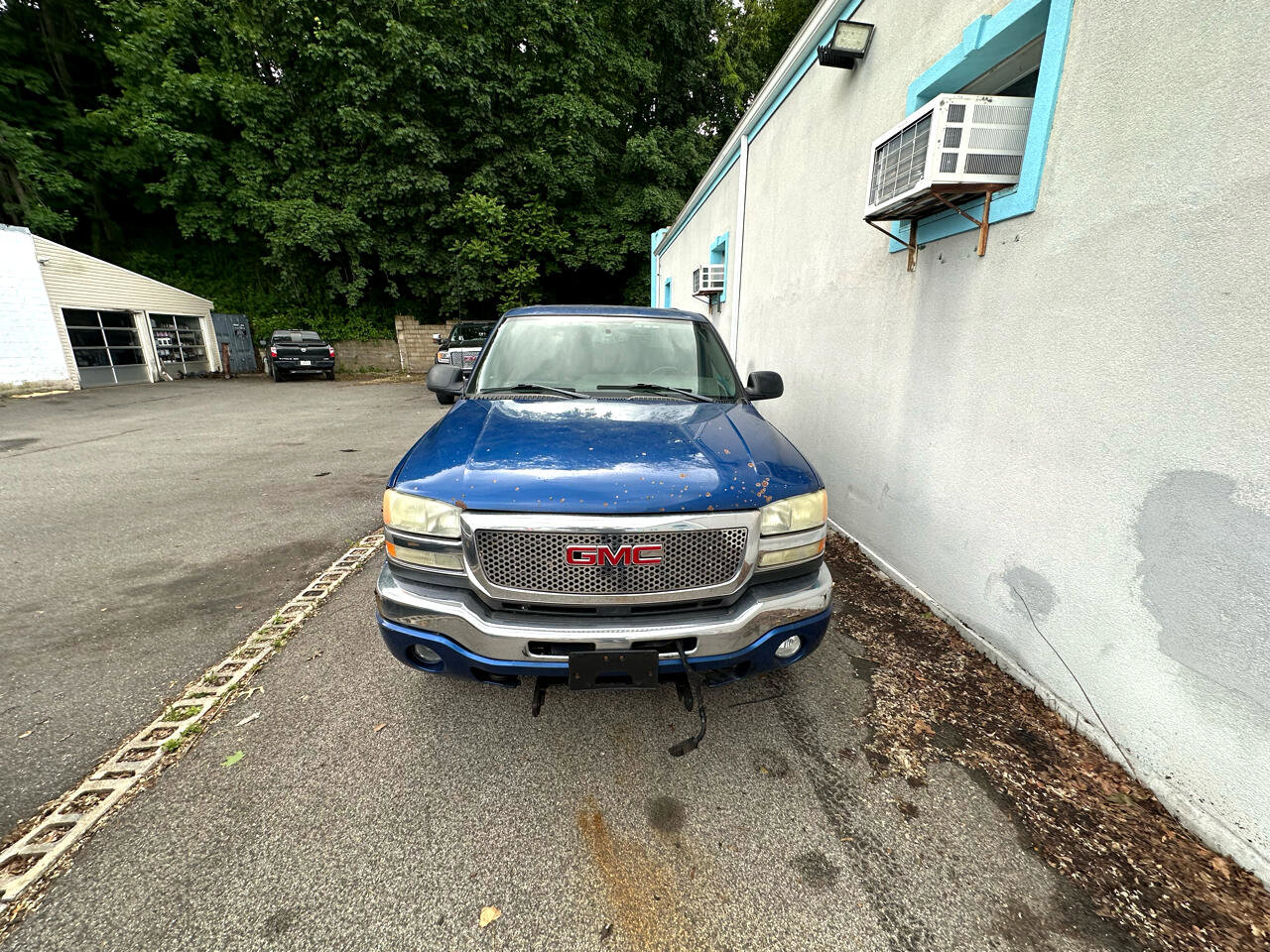 Used 2004 GMC Sierra 2500 SLE w/ Skid Plate Package image 3