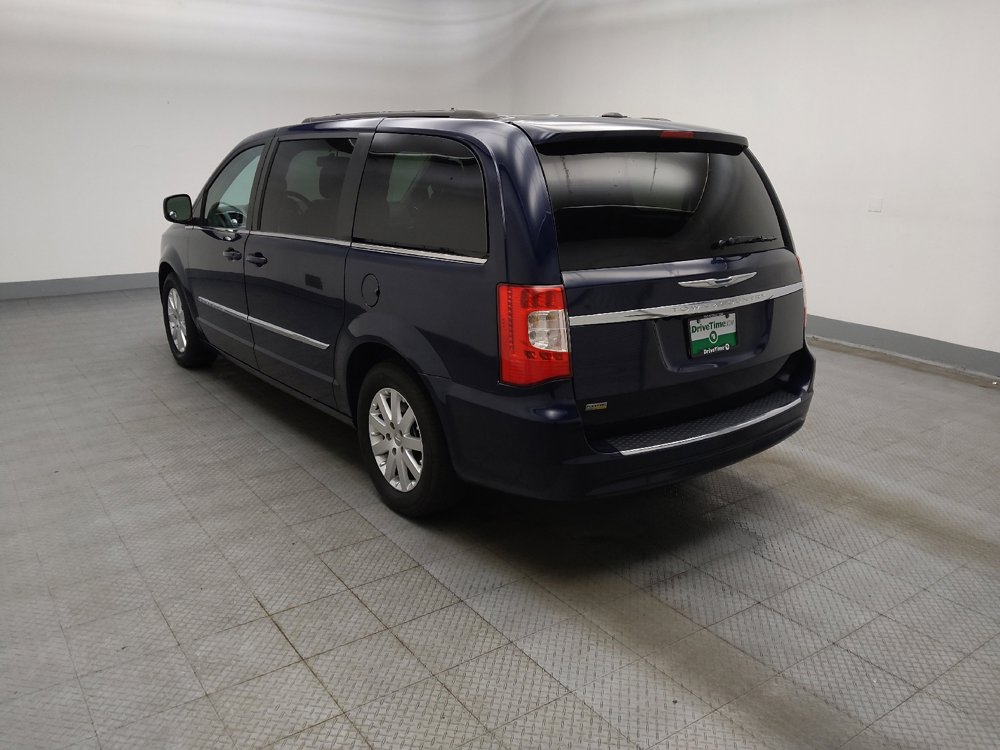 Used 2016 Chrysler Town & Country Touring FWD image 5
