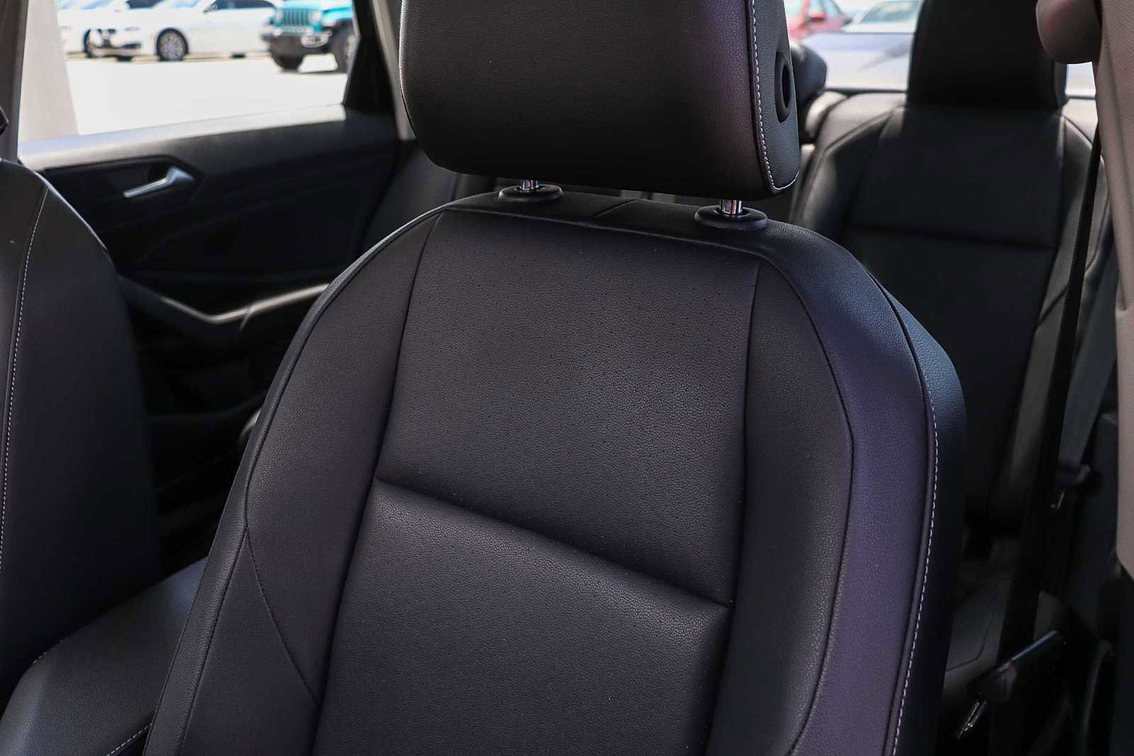 Used 2019 Volkswagen Jetta SE w/ Cold Weather Package FWD image 28