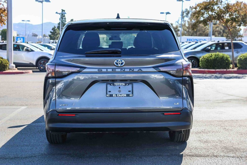 Certified 2025 Toyota Sienna LE FWD image 24