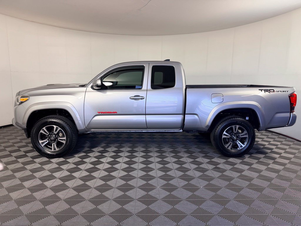 Used 2016 Toyota Tacoma TRD Sport w/ Towing Package RWD image 10
