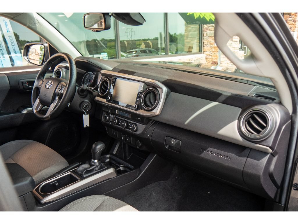 Used 2021 Toyota Tacoma SR5 AWD/4WD image 14