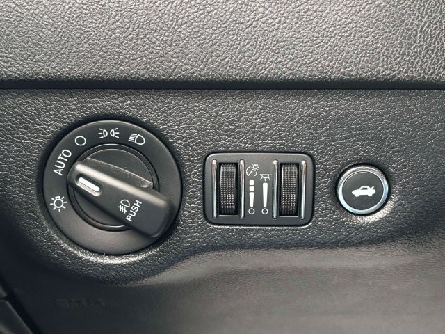 Used 2023 Dodge Charger SXT AWD/4WD image 18