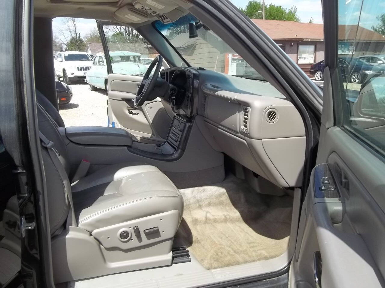 Used 2005 GMC Yukon Denali AWD/4WD image 7