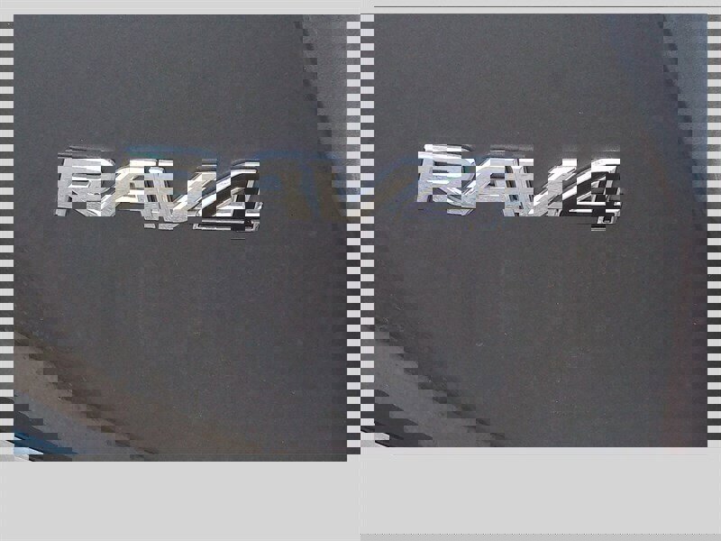 Used 2018 Toyota RAV4 XLE image 41