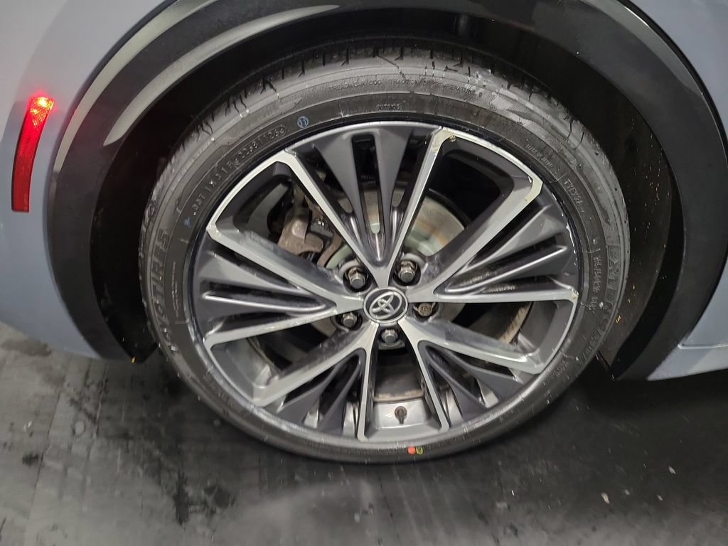 Used 2023 Toyota Prius XLE AWD/4WD image 11