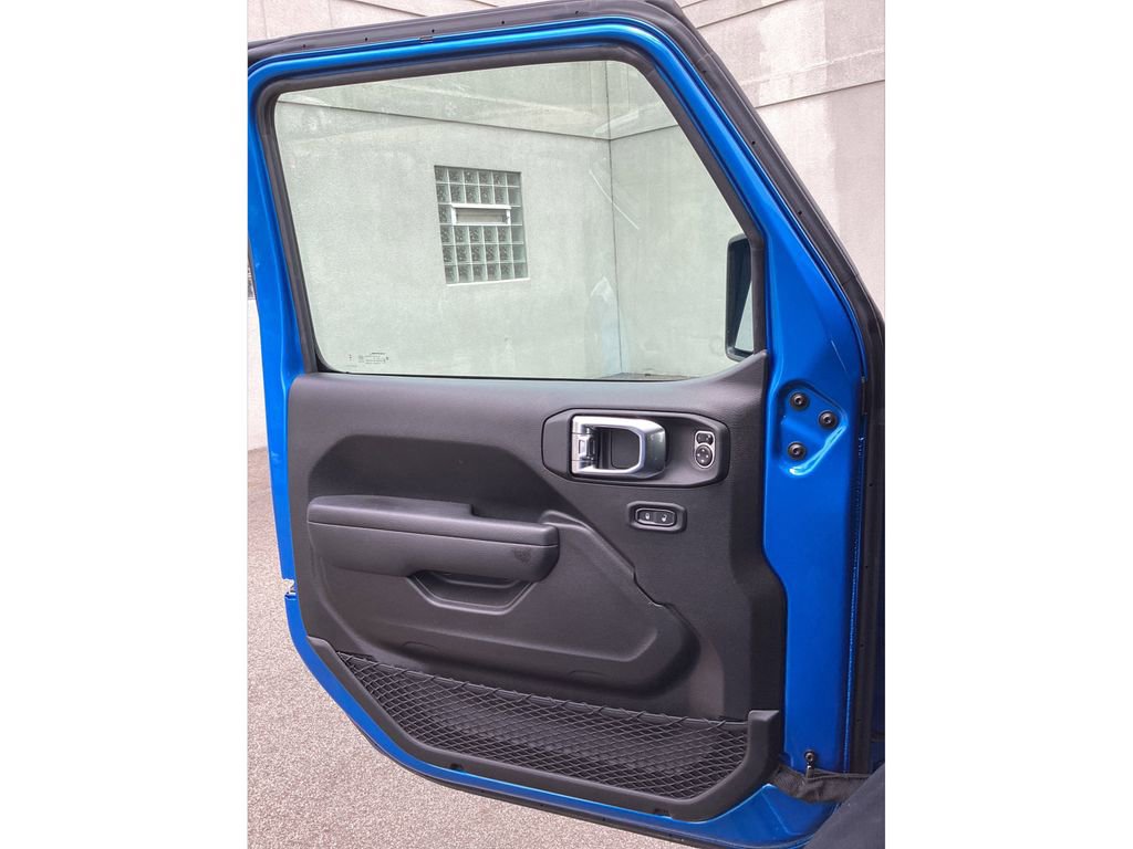Used 2025 Jeep Gladiator Willys image 17