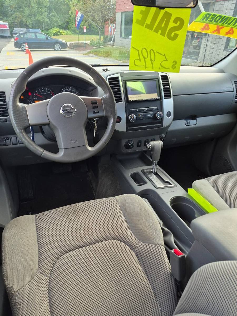 Used 2010 Nissan Frontier SE AWD/4WD image 9