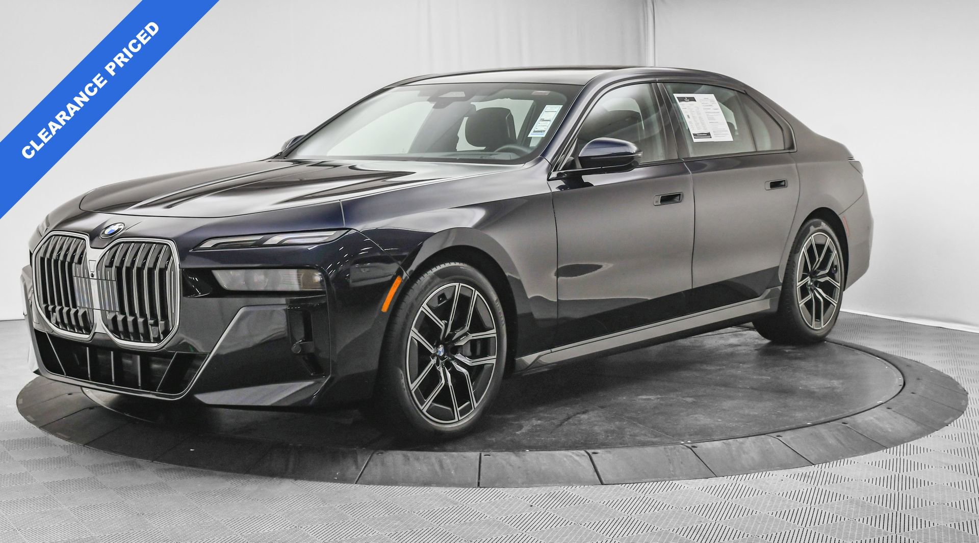 Used 2024 BMW 760i xDrive w/ Premium Package 2 image 3