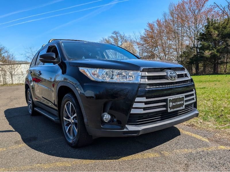 Used 2019 Toyota Highlander XLE AWD/4WD image 3