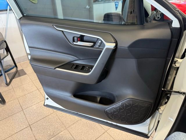 Used 2020 Toyota RAV4 XLE Premium image 20