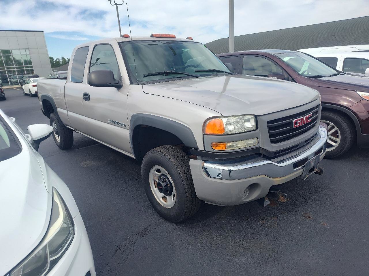 Used 2007 GMC Sierra 2500 W/T w/ Snow Plow Prep Package AWD/4WD image 4