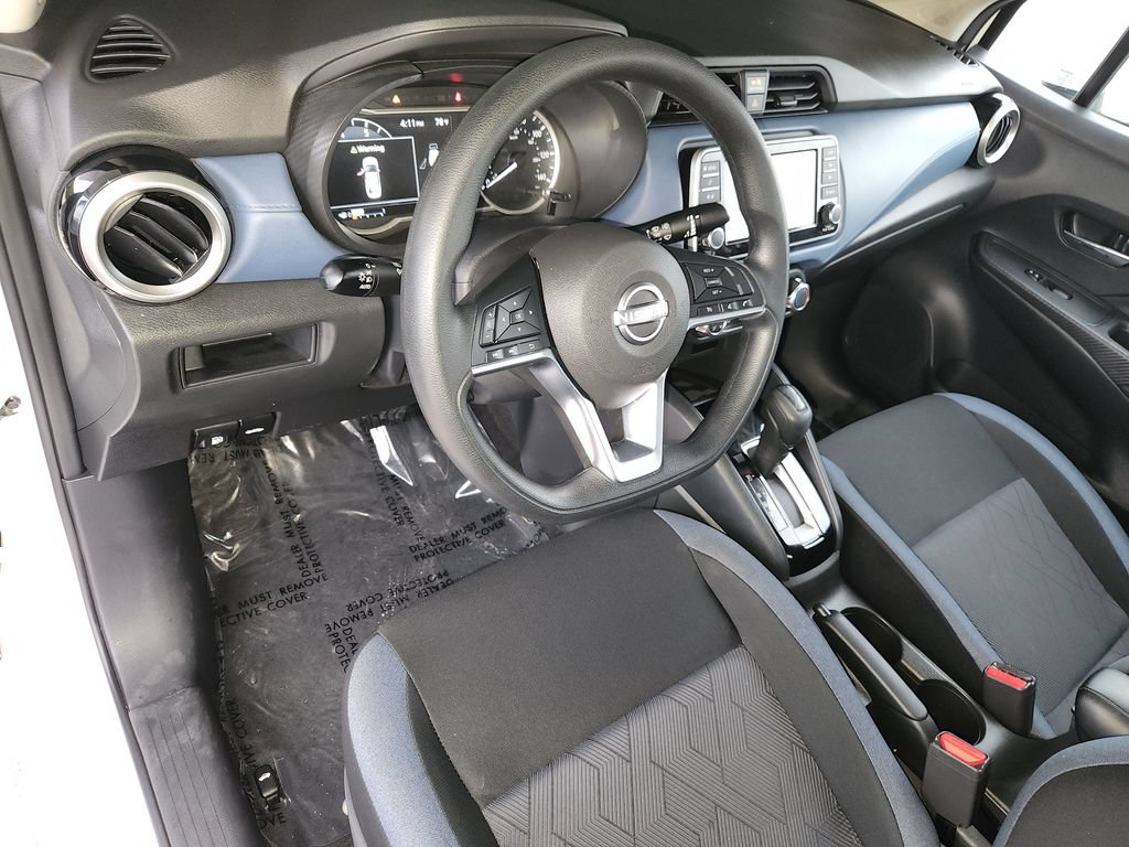 Used 2025 Nissan Versa SV FWD image 12