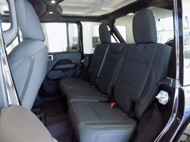 Certified 2024 Jeep Wrangler Unlimited Sahara w/ Technology Group AWD/4WD image 22