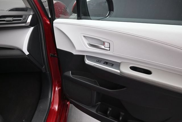 Used 2025 Toyota Sienna XLE FWD image 24