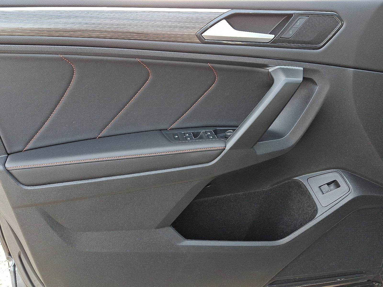 Used 2024 Volkswagen Tiguan Wolfsburg Edition image 14