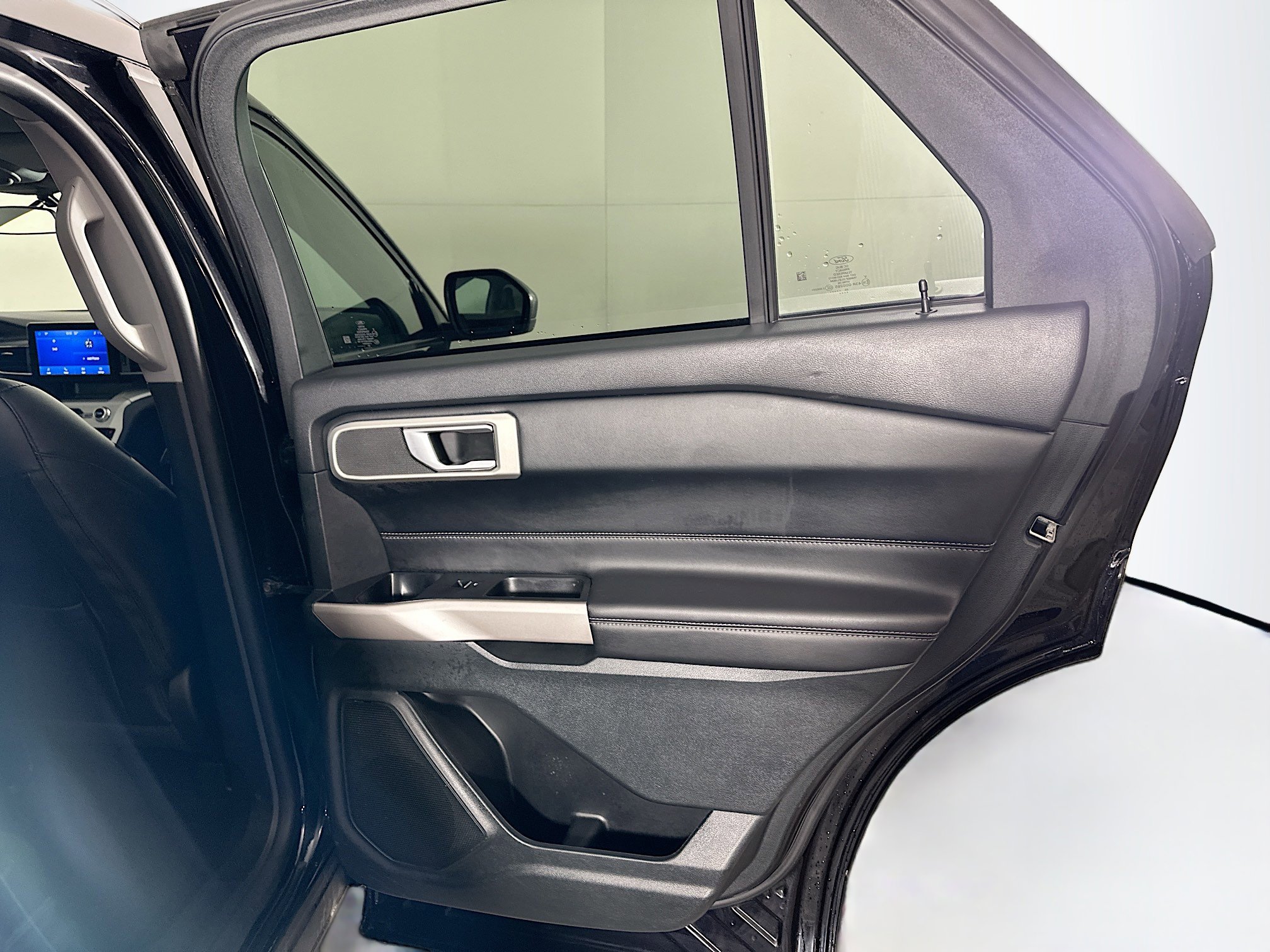 Used 2023 Ford Explorer XLT w/ Equipment Group 202A image 31