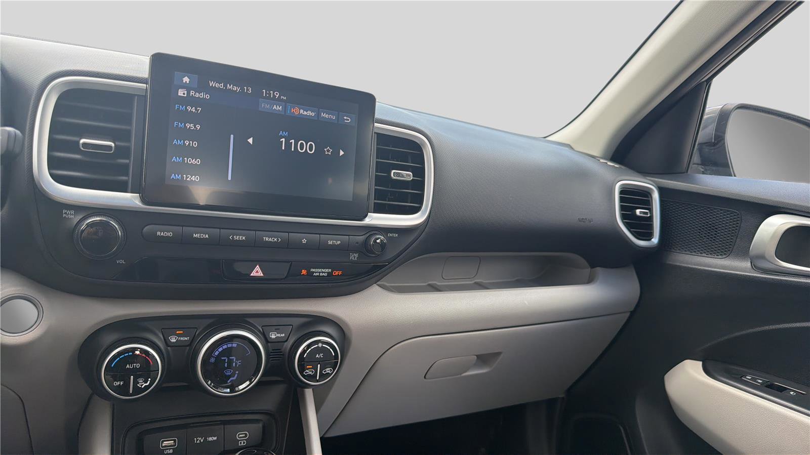 Used 2025 Hyundai Venue SEL FWD image 12