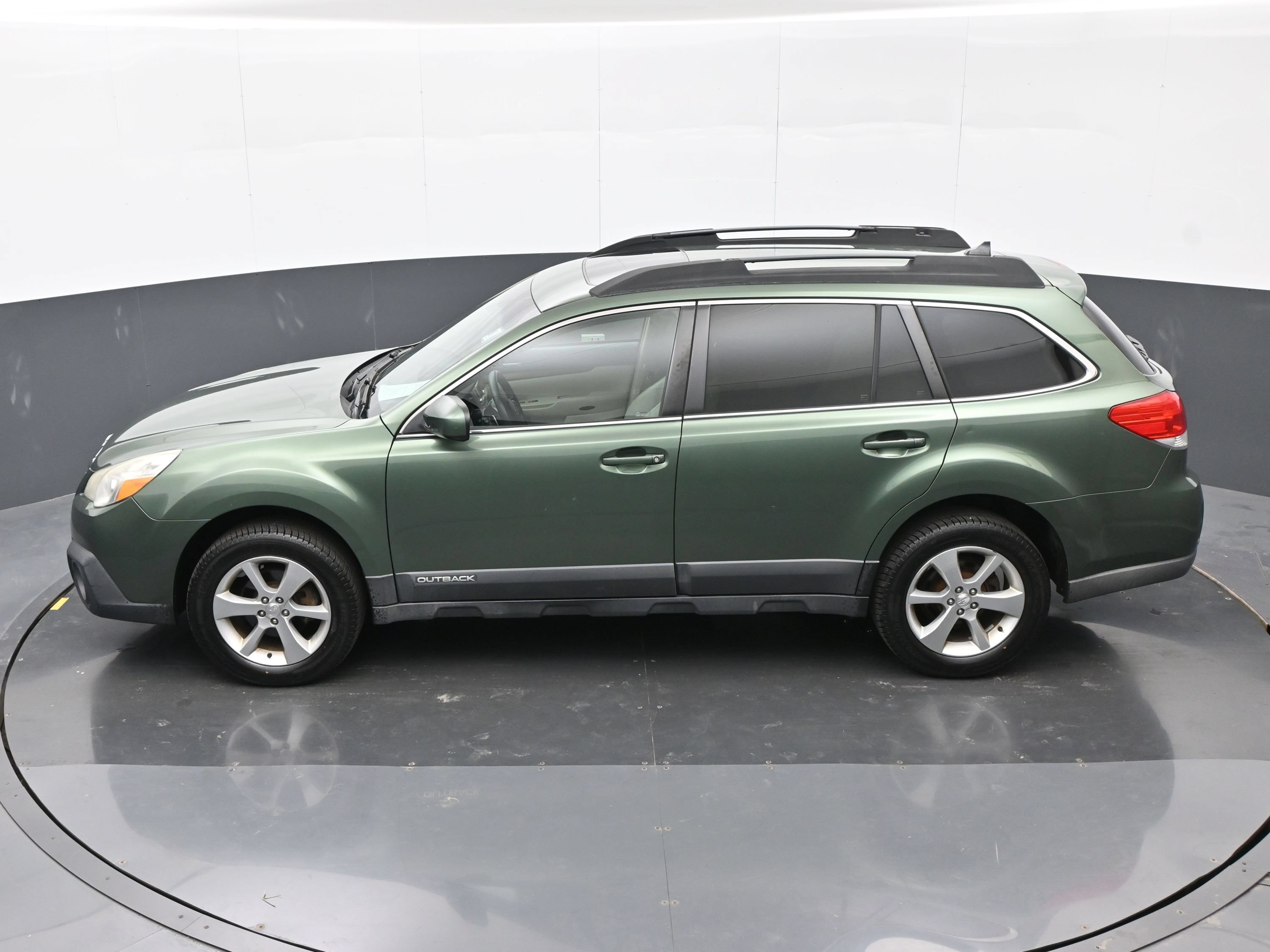 Used 2013 Subaru Outback 2.5i Limited w/ Moonroof Pkg AWD/4WD image 34