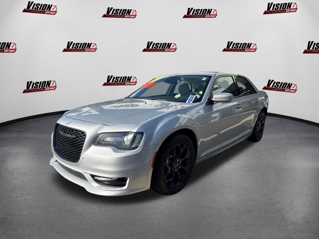 Used 2022 Chrysler 300 Touring L image 1