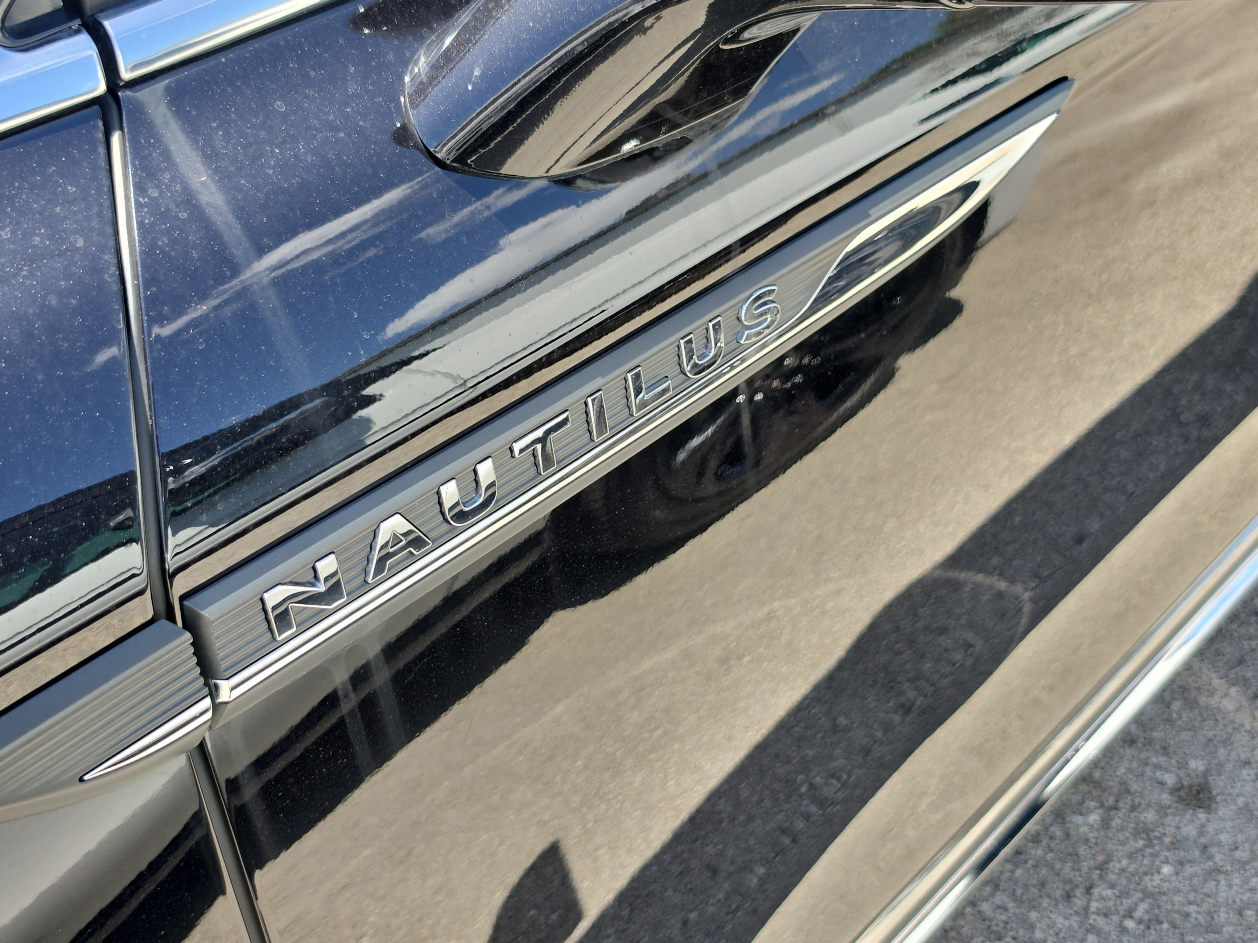 Certified 2023 Lincoln Nautilus AWD image 7