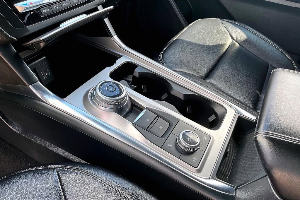 Used 2020 Ford Explorer XLT w/ Equipment Group 202A image 19