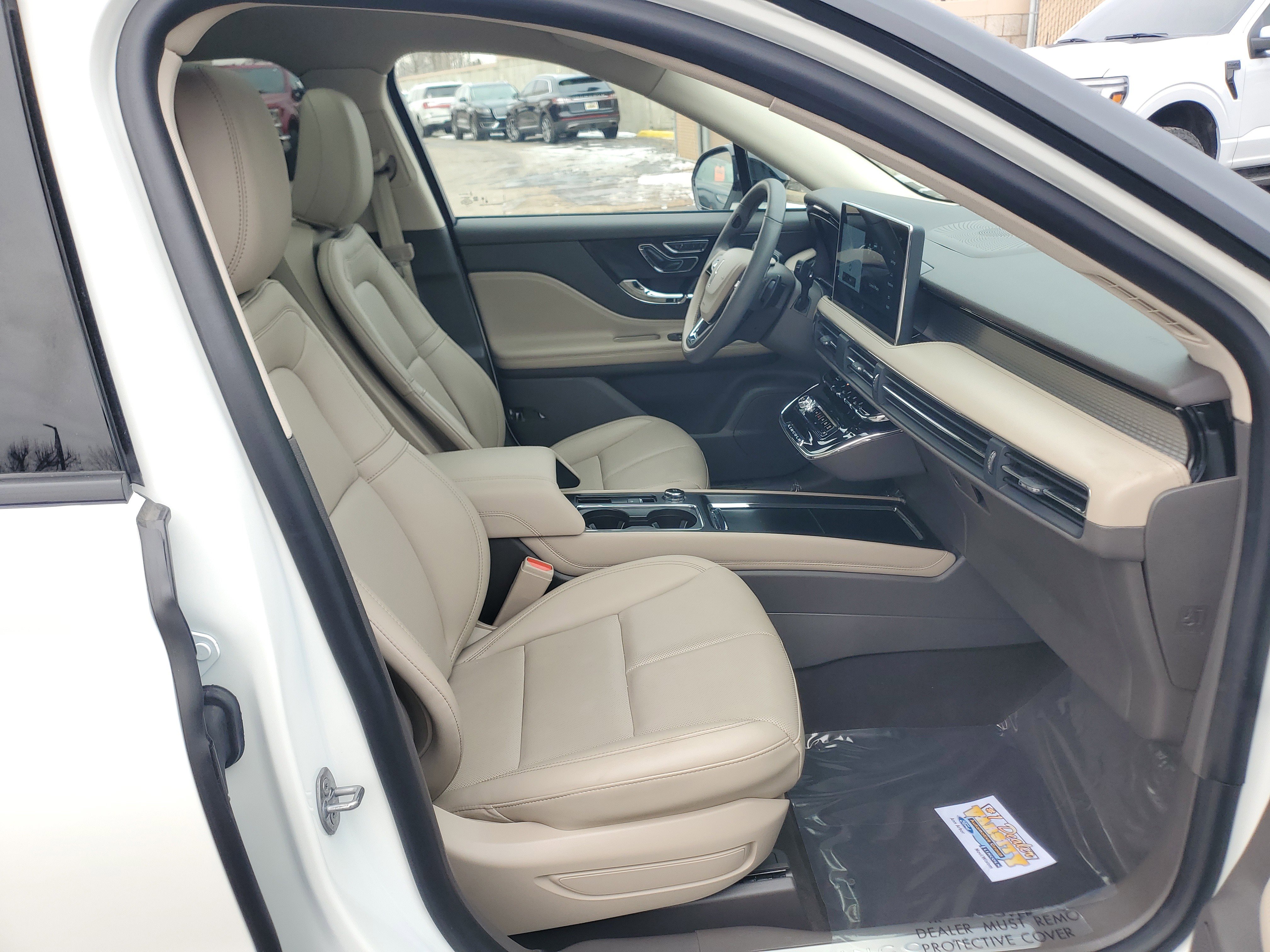 Certified 2024 Lincoln Corsair AWD w/ Equipment Group 101A image 9