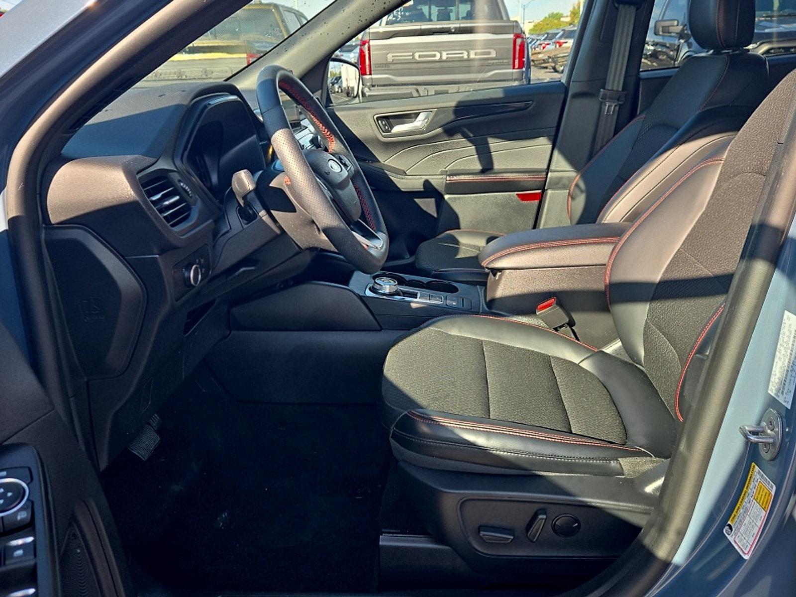Used 2025 Ford Escape ST-Line w/ Cold Weather Package AWD/4WD image 11