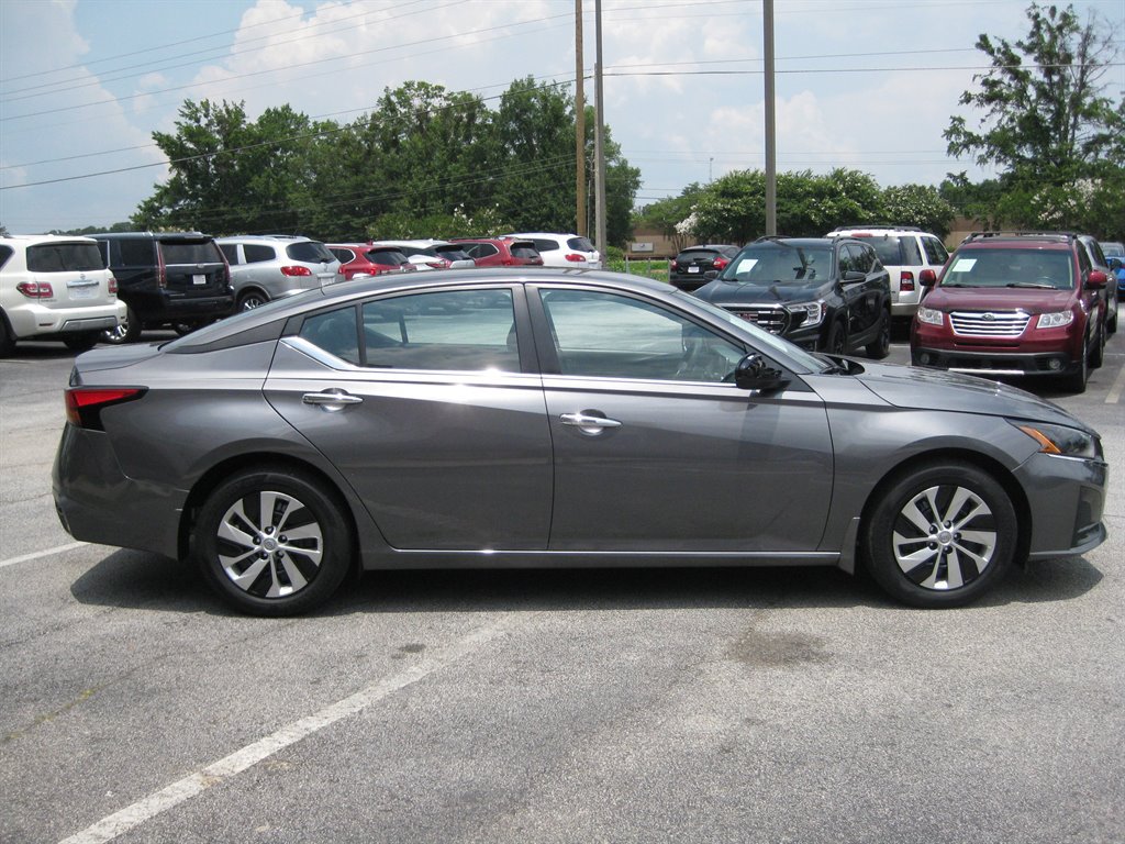 Used 2025 Nissan Altima 2.5 S FWD image 5