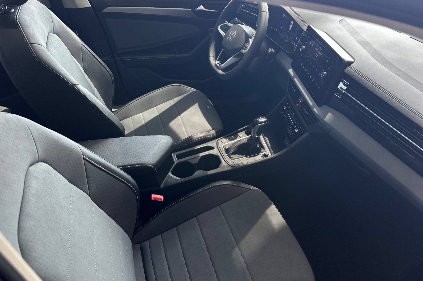 New 2026 Volkswagen Jetta SE FWD image 13