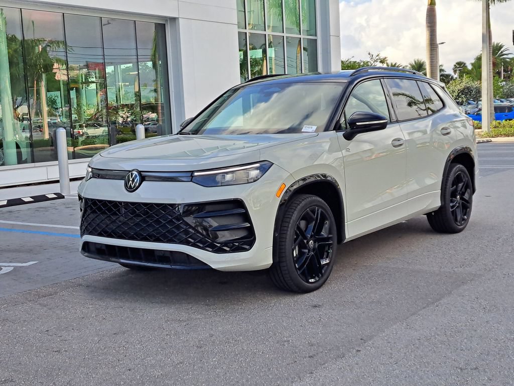 New 2026 Volkswagen Tiguan SE R-Line FWD image 3
