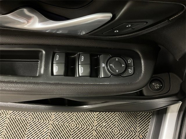 Used 2022 GMC Terrain SLT image 17