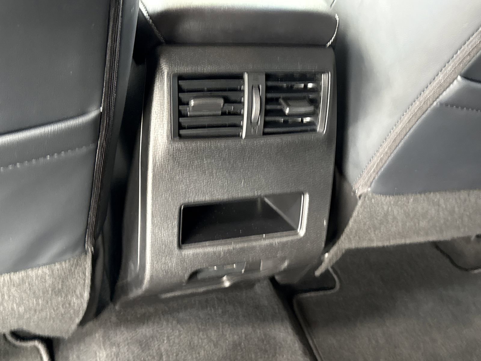 Used 2024 Mitsubishi Outlander SE Black Edition FWD image 14