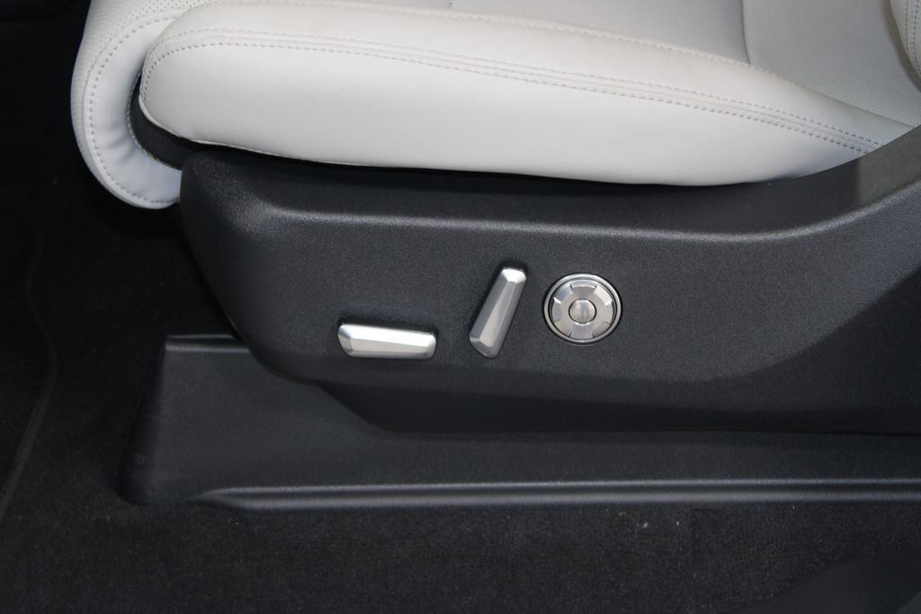 New 2026 Lincoln Navigator Premier AWD/4WD image 22