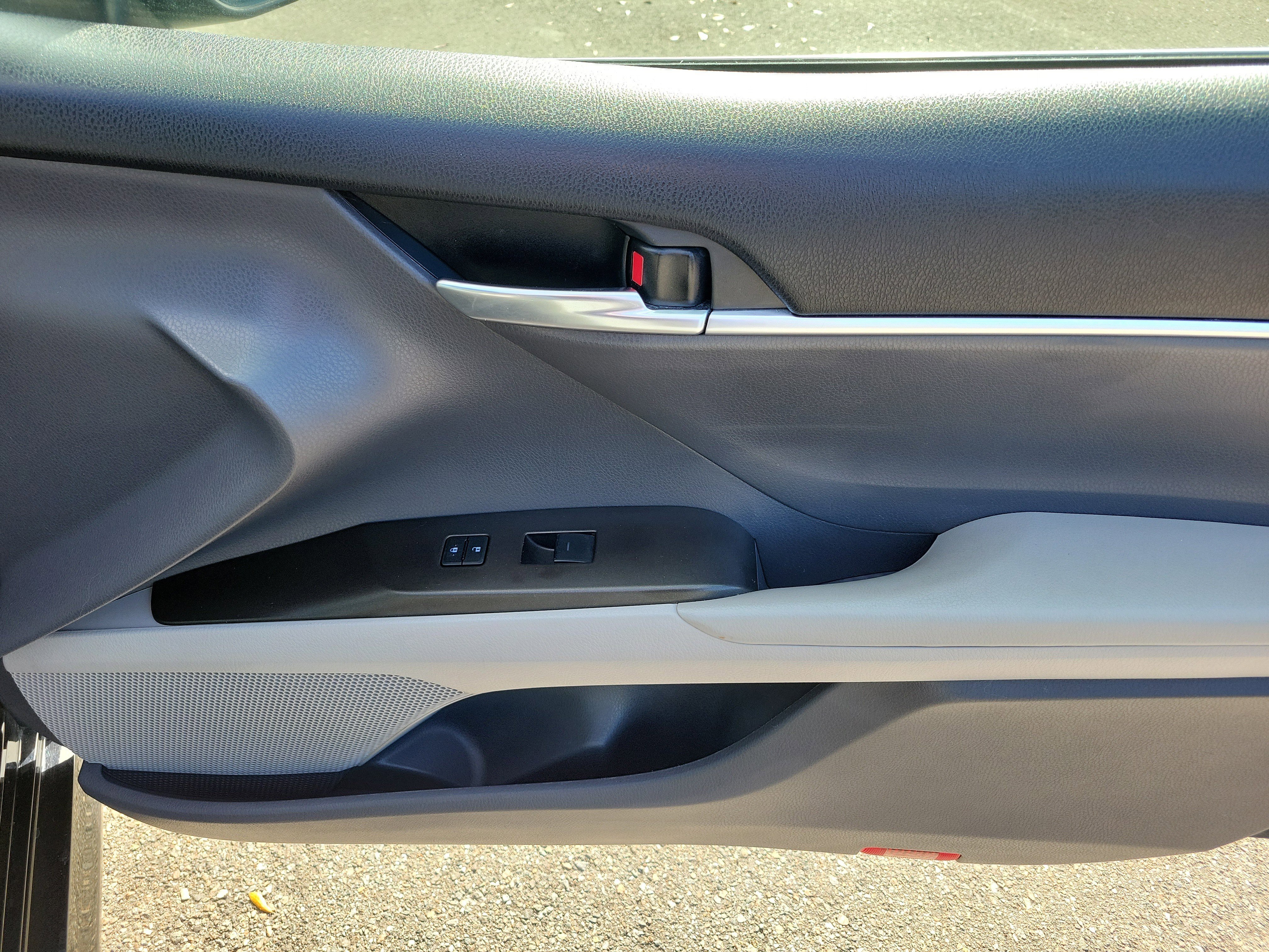 Used 2022 Toyota Camry LE image 10