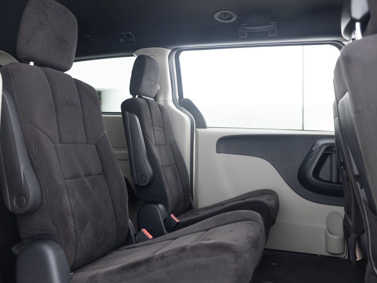 Used 2014 Dodge Grand Caravan SE FWD image 31